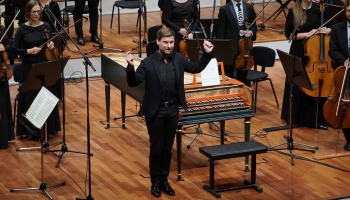 Kristians Bezeidenhauts un "Sinfonietta Rīga" koncertā "Mocarts un Baha dēli"