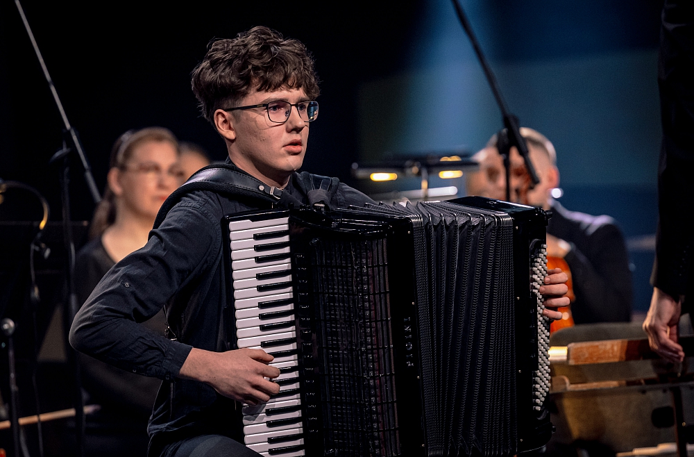 EIROVĪZIJA ANTONS PIZĀNS