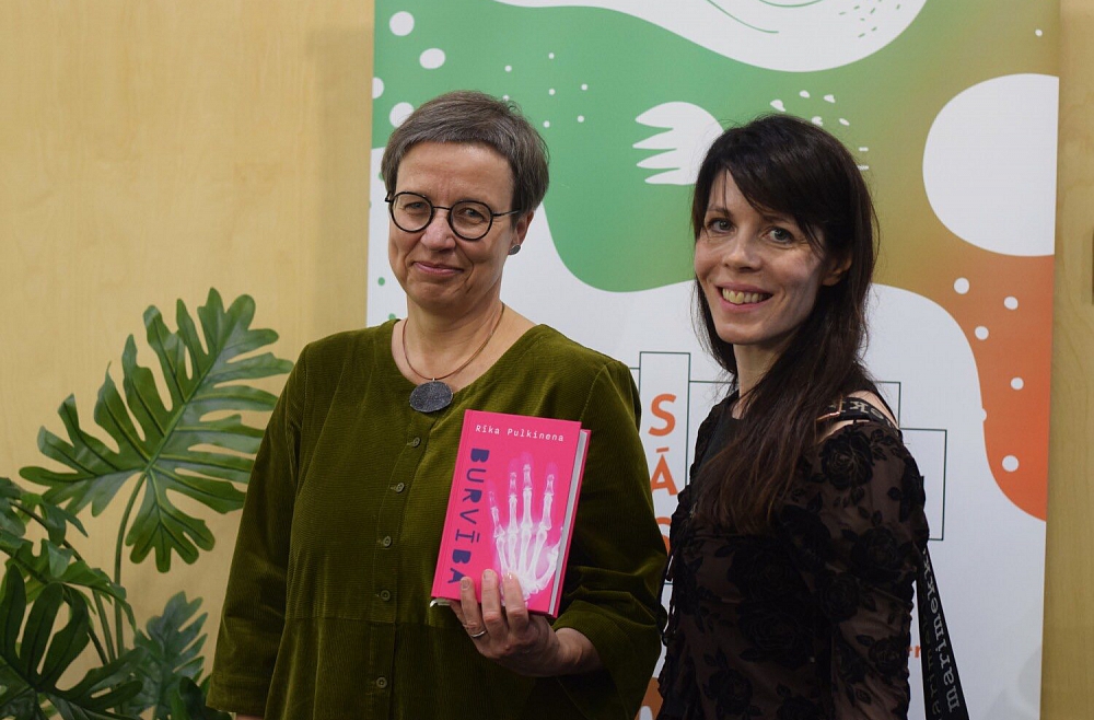 Somu rakstniece Rīka Pulkinena: Romāns "Burvība" ir alegorija par mūsu laikiem