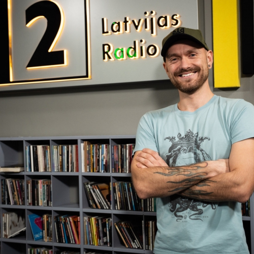 Arturs Gruzdiņš veltījis dziesmu Rihardam Snikus