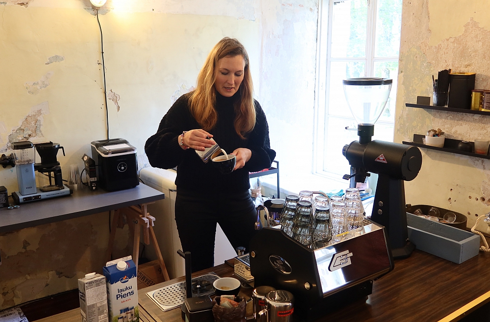 Maija Krasnā, Džeimijs Henebry, Ārdavas muiža