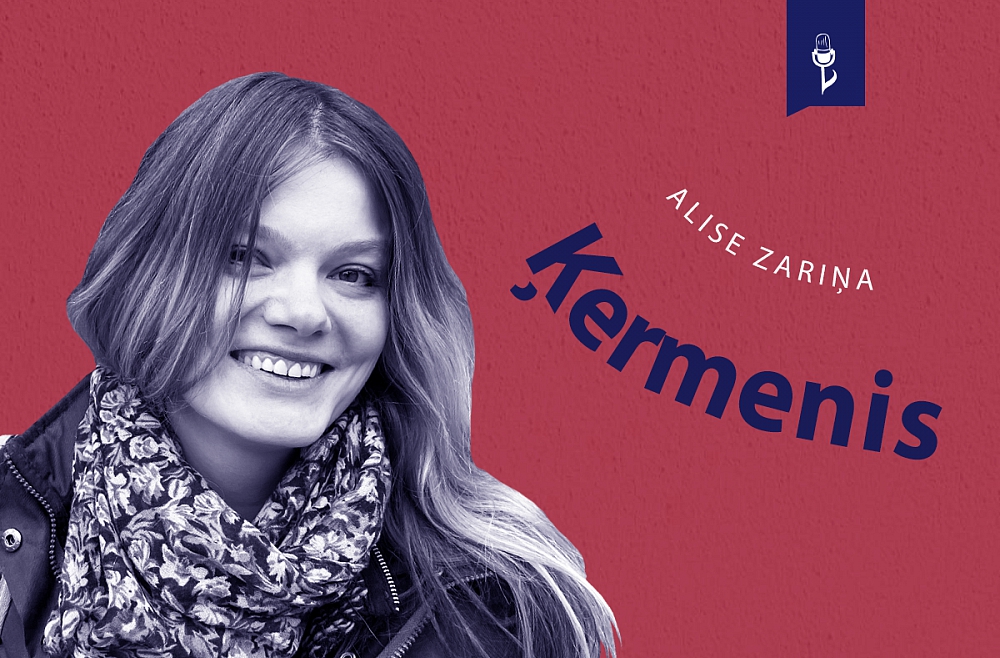 Mākslinieks pie mikrofona