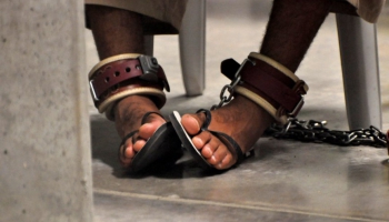 ASV turpina pārvietot Gvantanamo ieslodzītos – šoreiz 15 cilvēki dodas uz Arābu Emirātiem