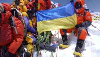 Юріс Улманіс: Для мене була велика честь підняти прапор України на вершині Евересту