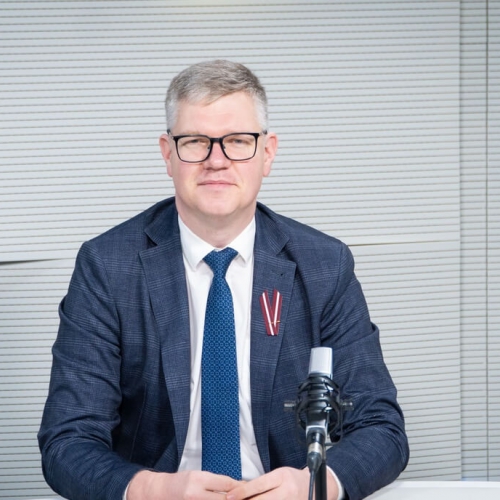 Par iecerēm uzlabot pāreju uz mācībām tikai latviešu valodā Rīgā stāsta Vilnis Ķirsis