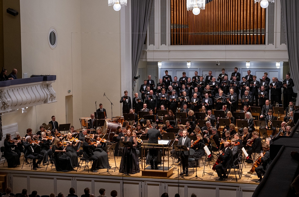 Tūri Dede, Endrū Fosters-Viljams, Igaunijas Nacionālais vīru koris, Igaunijas Nacionālais simfoniskais orķestris un Metjū Hols