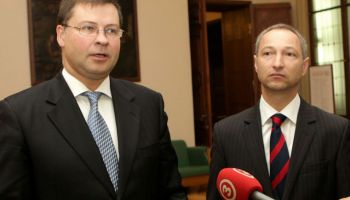Dombrovskis vēl neatbrīvo Bordānu
