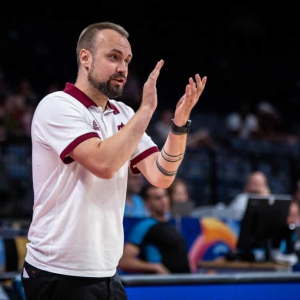 Monopolā saruna ar Latvijas U-18 vīriešu izlases galveno treneri Valdi Razumovski