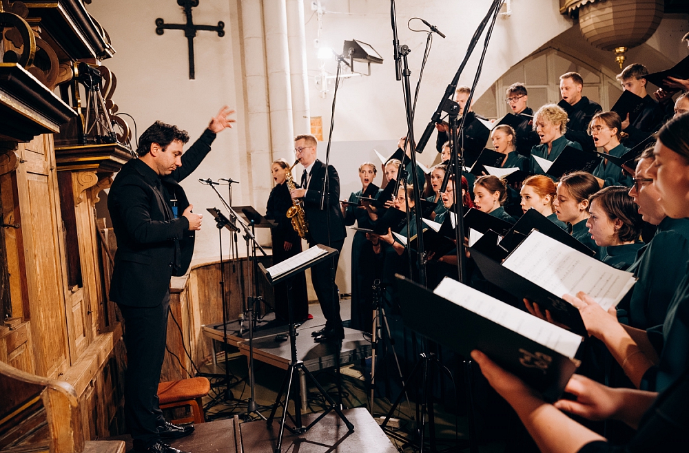 Annija Kristiāna Ādamsone Aigars Raumanis Eiroradio Ziemassvētku diena 