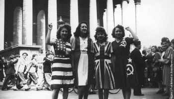 9.maijs Latvijā. Viesos Jānis Dombrava un Illarions Girss