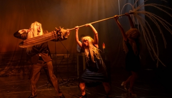 „Navigācija uz Nekurieni” – Liepājas teātrī tapis poētisks iestudējums par jaunību