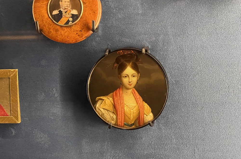 portrets miniatūras