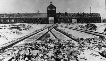 27. aprīlis. Himlers paraksta rīkojumu sākt būvēt koncentrācijas nometni Aušvicā