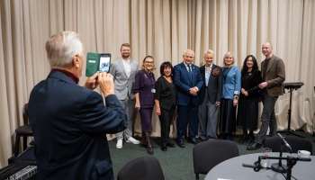 Gunāru Jākobsonu sveic kolēģi, prezidents un pat Anglijas karalis