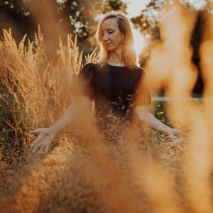 Aija Alsiņa: albums "Lightkeeper" tapa laikā, kad es cīnījos starp divām lomām