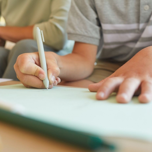 Mācības uzsāk gandrīz 20000 pirmklasnieku: viņiem jāļauj pielāgoties skolas prasībām