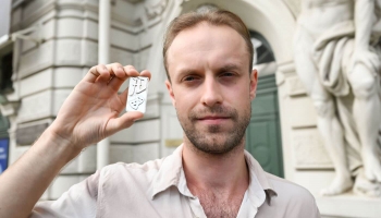 Cik viegli ir pieņemt sev uzticēto lomu gan teātrī gan ikdienā? Saruna ar Kārli Reijeru