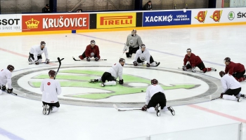 Latvijas hokeja izlase gatavojas spēlei ar Zviedriju