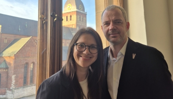 Mūziķi Ieva un Ainars Šablovski: Cik ļoti armija līdzinās simfoniskajam orķestrim!