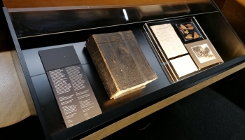 LNB ekspozīcijas "Grāmata Latvijā" komanda meklē stāstus par dzimtu Bībelēm