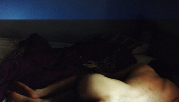 Vīrišķīgais miegs - Vikas Ekstas fotoizstāde "P"