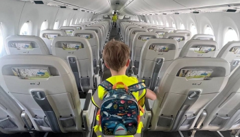 В Рижском аэропорту прошел “тренировочный полет” для детей с аутизмом