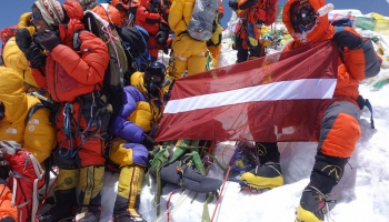 Lielākais sapnis piepildījies – Everests ir sasniegts. Saruna ar alpīnistu Juri Ulmani