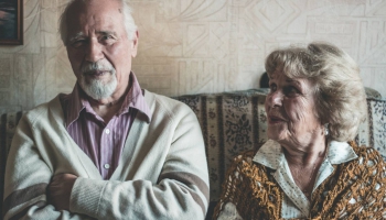 Katrīnas Tomašickas filma "Uzlūdz dāmas" vēsta par senioru mīlestības meklējumiem