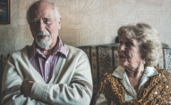 Katrīnas Tomašickas filma "Uzlūdz dāmas" vēsta par senioru mīlestības meklējumiem