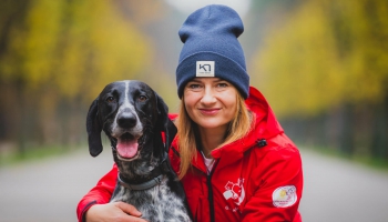 Pasaules čempionātā kamanu suņu sportā triumfējusi Gunda Šabanova kopā ar suni Thoru