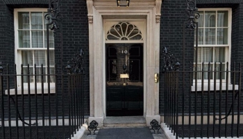 4. decembris. Dauningstrīta 10 kļūst par oficiālo Lielbritānijas premjerministra rezidenci