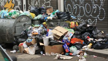Iedzīvotāji par atkritumiem pārmaksā, bet samaksa par pakalpojumu pat varētu pieaugt