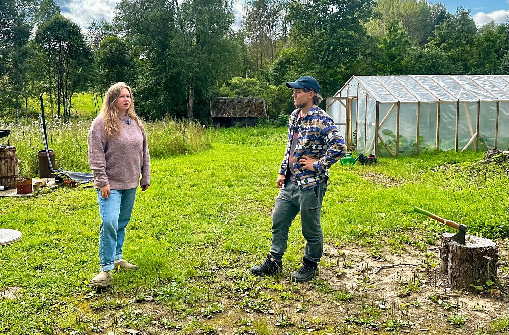 Monta Vecozola, dzīve laukos