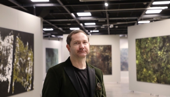 Māris Čačka Rīgas mākslas telpā aicina izstaigāt "Neirotaciņas"