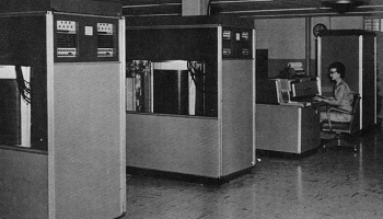 14. septembris. Kompānija IBM laida tirgū jaunu izstrādājumu – magnētisko disku RAMAC