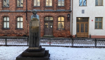 Vai zini, kā Rīgā tika atjaunots Herdera piemineklis?