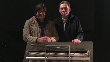 Dāvids Kļaviņš pēc Jāņa Lūsēna lūguma uzbūvē unikālās vienstīgu klavieres "Una Corda"