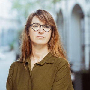 Vai māksla un mūsu attieksme pret vidi spēj mainīt pasauli? Saruna ar Ivetu Gabaliņu