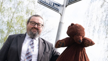 Izdota Imanta Liepiņa grāmata "Pasakas par lopiem"