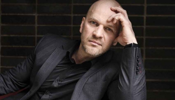 Ulda Stabulnieka 80 gadu jubilejas koncerts “Tik un tā”–Liepājas Latviešu biedrības namā