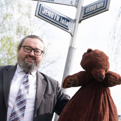 Izdota Imanta Liepiņa grāmata "Pasakas par lopiem"