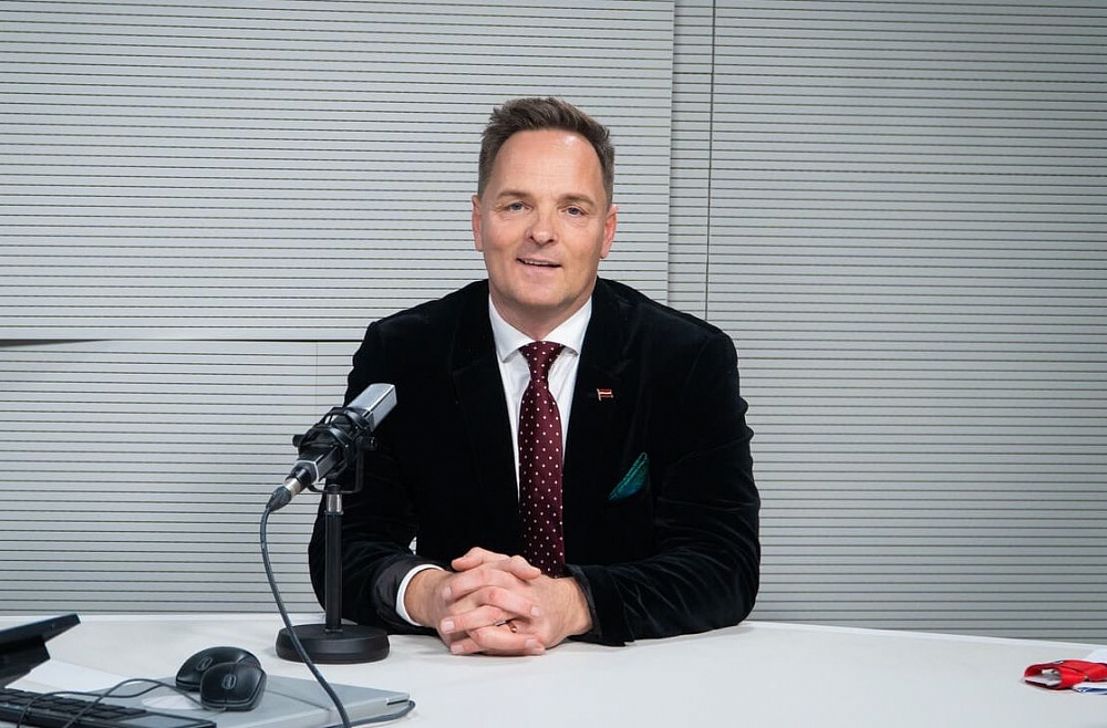 Krustpunktā izvaicājam Valsts kancelejas direktoru Raivi Kronbergu