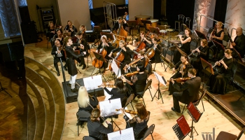 “Daugavpils Sinfonietta” svin savu pilngadību! Saruna ar diriģentu Renātu Cvečkovski