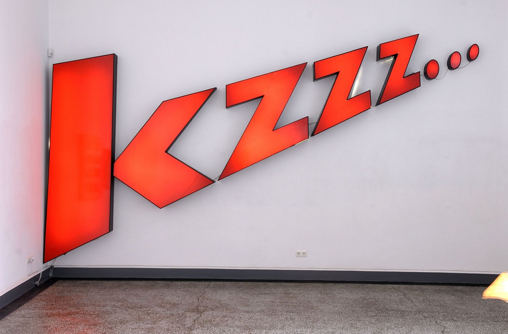 Ēriks Božis. Kzzz… 1999 “ES_TEXT”