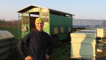 Reinis Rozenbergs Limbažu pagasta rūpējas par 140 bišu saimēm