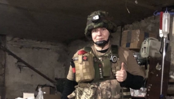 Vispārējās aprūpes māsa Sarmīte Cīrule jau pusgadu Ukrainā pilda kaujas mediķa pienākumus