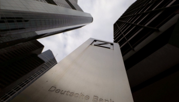 Aizdomās par naudas atmazgāšanu Vācijas policija veic kratīšanas «Deutsche Bank»