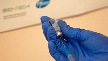 Vakcīnu sāga: Latvija gandrīz palika bez “BioNTech/Pfizer” vakcīnām