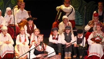 Folkloras konkursu laureātu koncerts, tērpu parāde un pūtēju orķestru mēģinājums