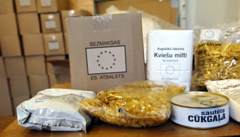Trūcīgie iedzīvotāji Latvijā sāk saņemt bezmaksas pārtikas pakas